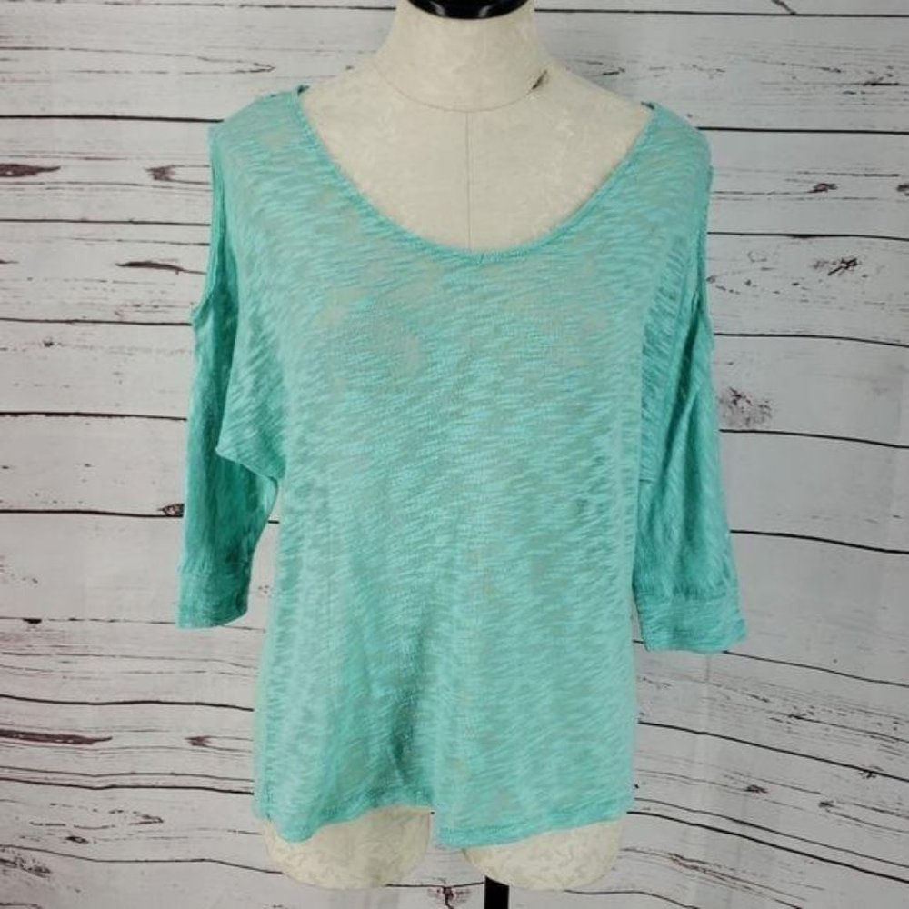 BB Boutique burnout cold‎ shoulder lace over shirt